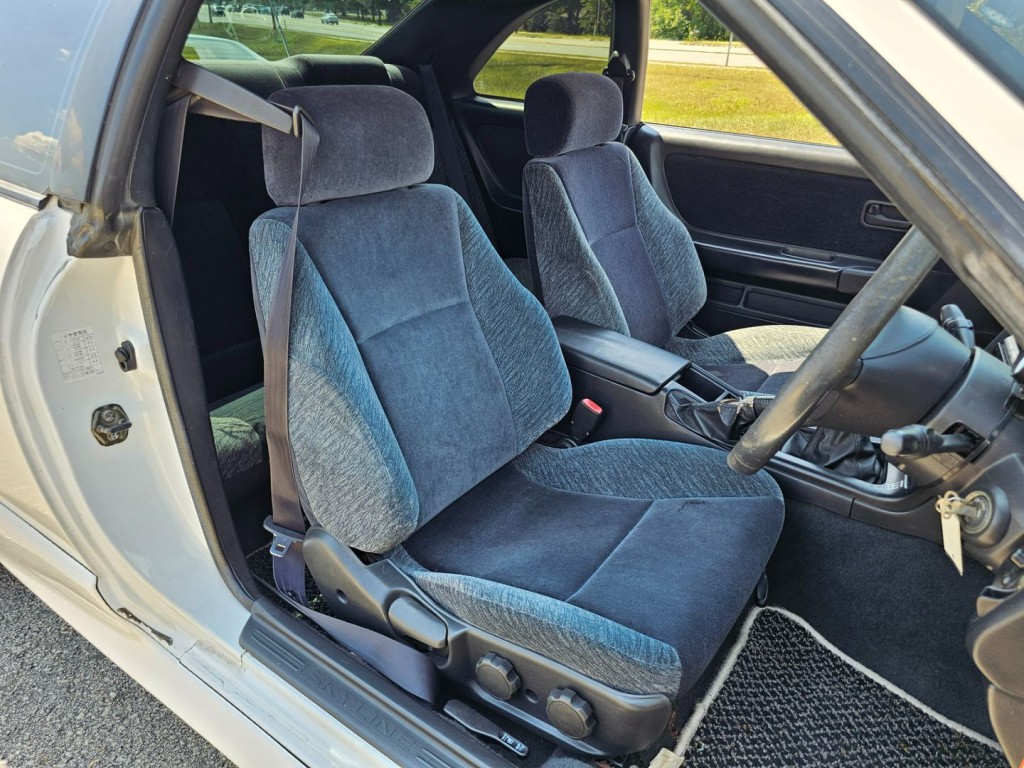 1994 Nissan Skyline Image 13