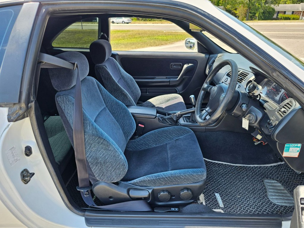 1994 Nissan Skyline Image 14