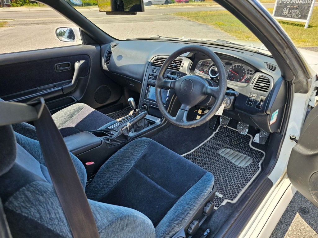 1994 Nissan Skyline Image 15