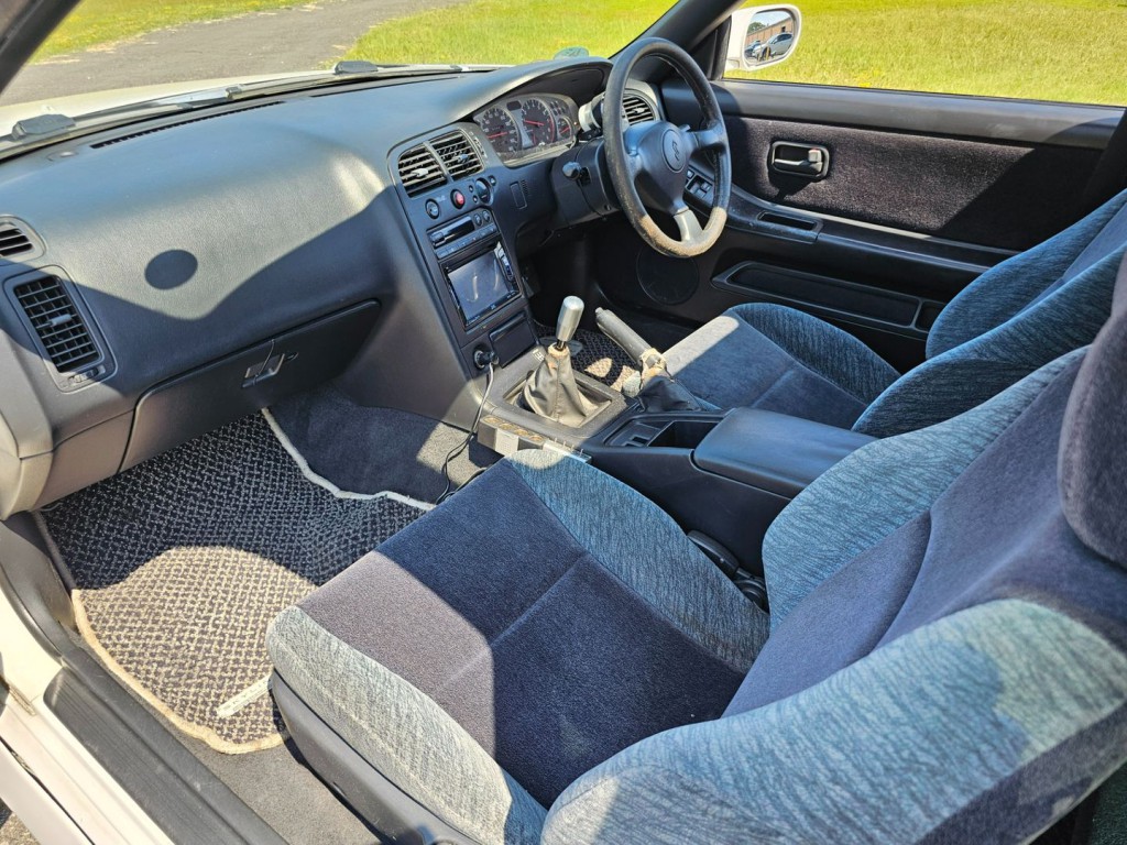 1994 Nissan Skyline Image 28