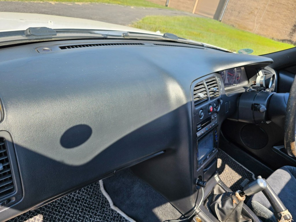 1994 Nissan Skyline Image 30
