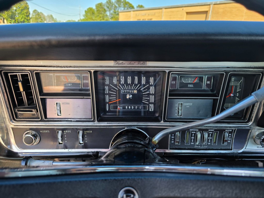 1968 Buick Riviera Image 16