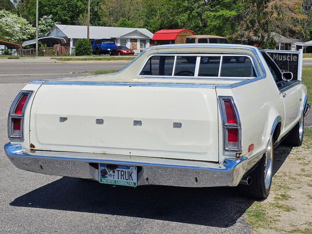 1977 Ford Ranchero Image 8