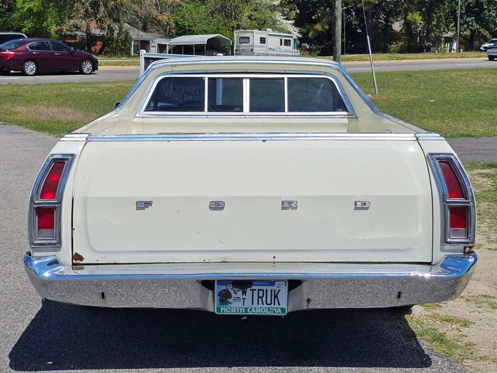 1977 Ford Ranchero Image 9