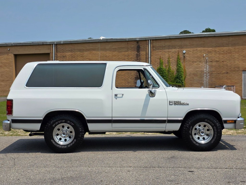 1989 Dodge Charger Image 6