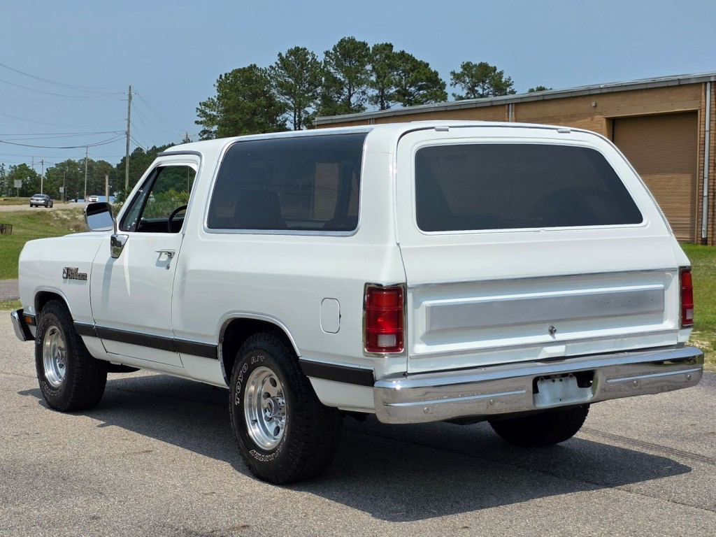 1989 Dodge Charger Image 11