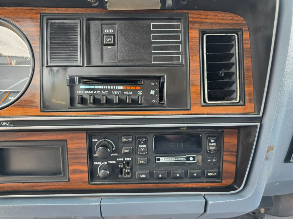 1989 Dodge Charger Image 19
