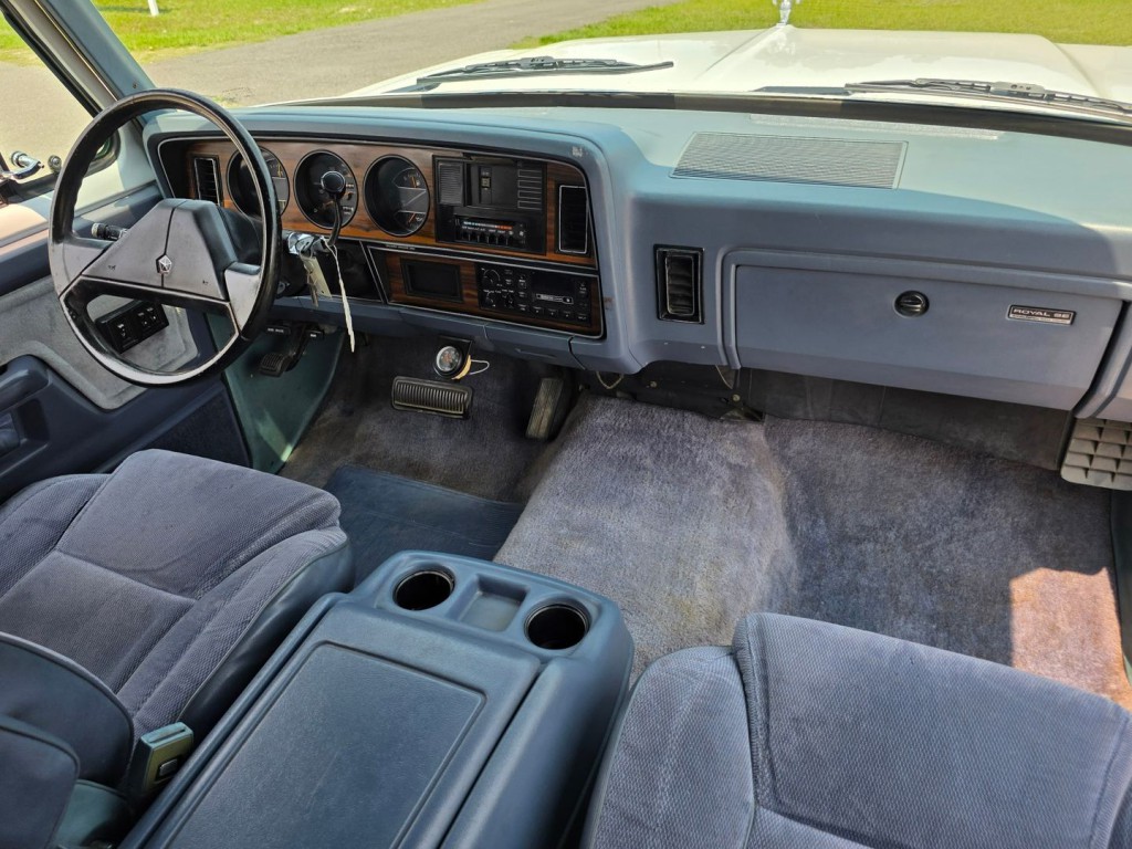 1989 Dodge Charger Image 30