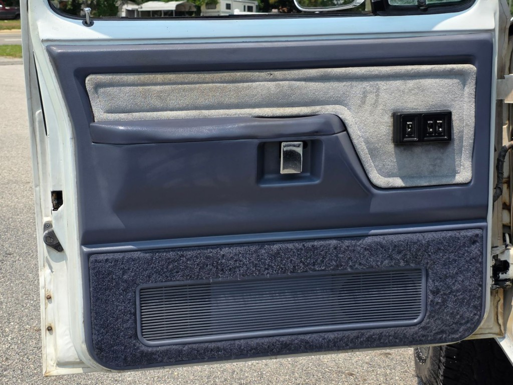 1989 Dodge Charger Image 35