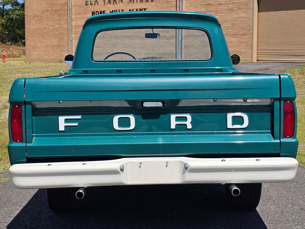 1964 Ford F-100 Image 9