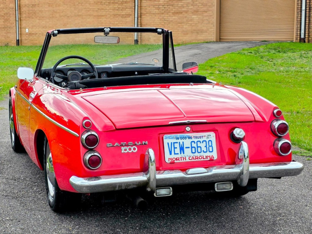 1969 Datsun 1600 Image 10