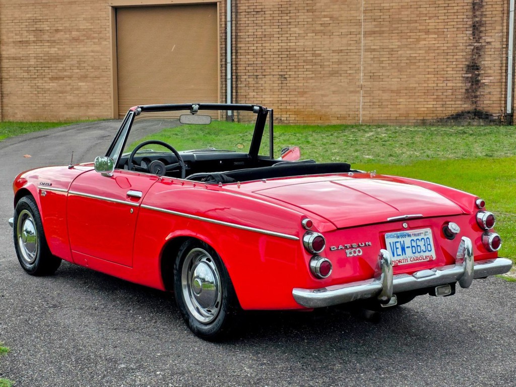 1969 Datsun 1600 Image 11