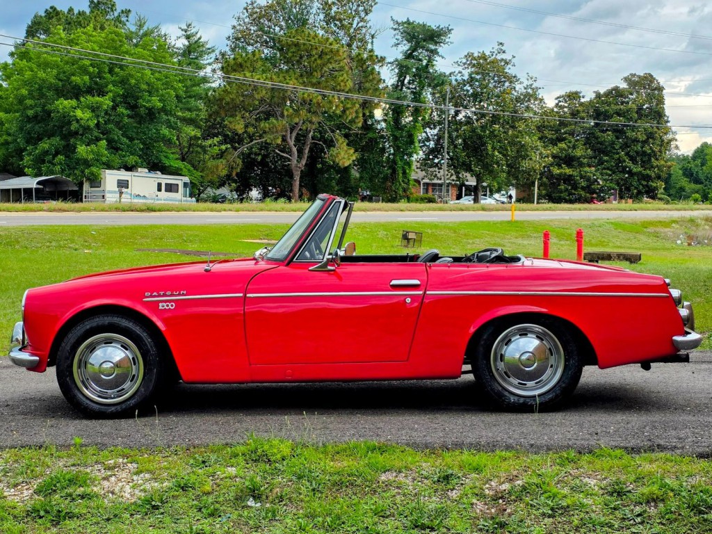 1969 Datsun 1600 Image 12