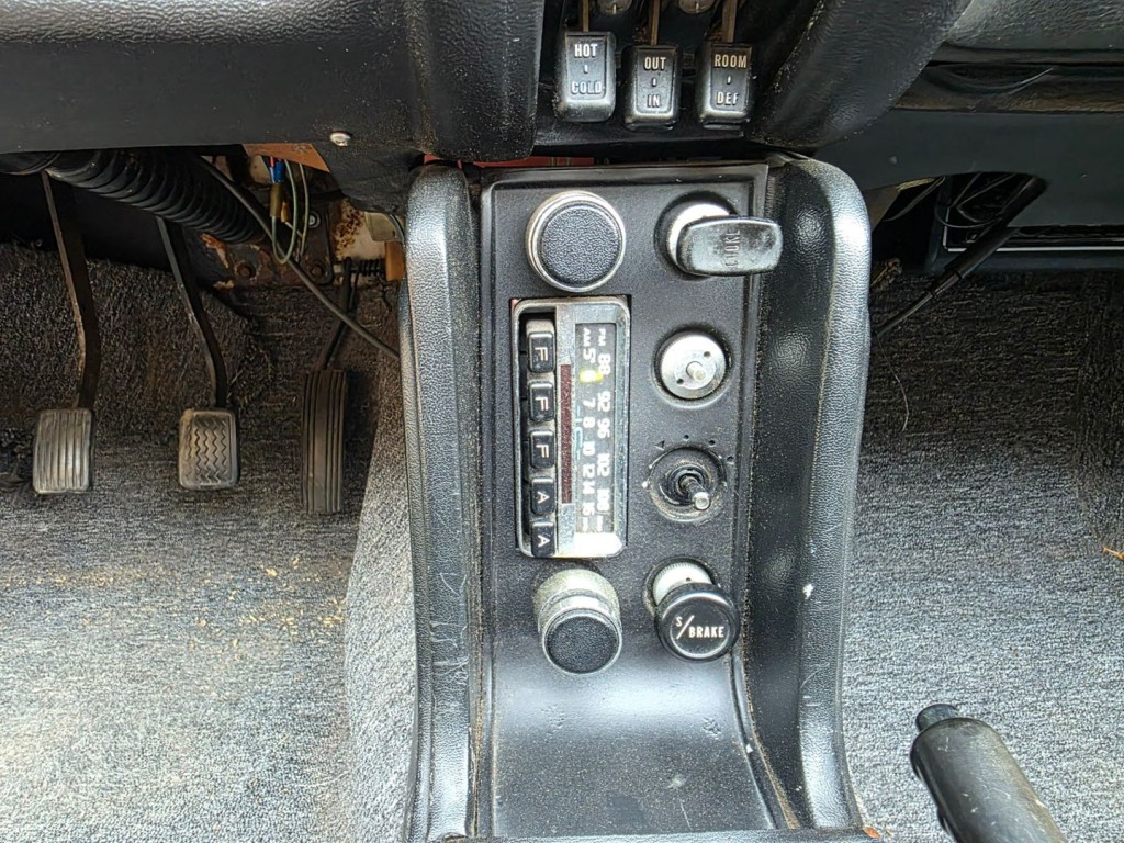 1969 Datsun 1600 Image 21