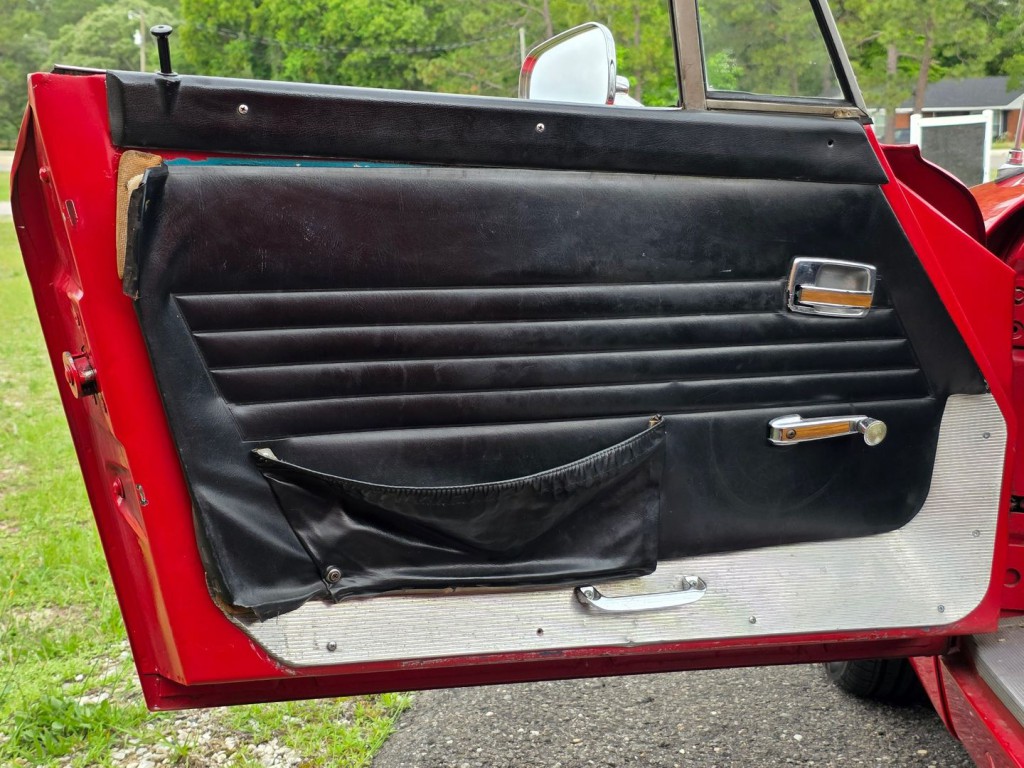1969 Datsun 1600 Image 32