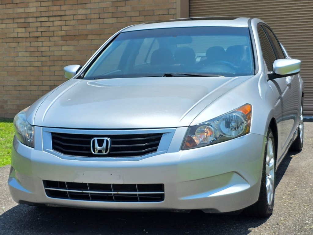 2010 Honda Accord Image 2