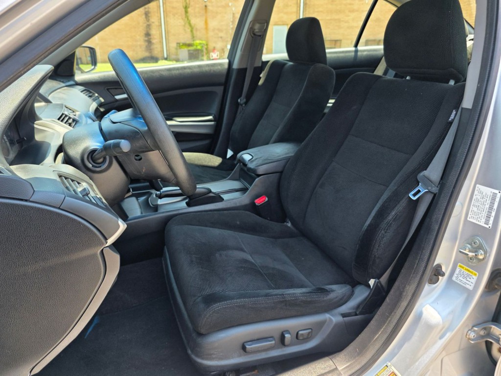 2010 Honda Accord Image 14