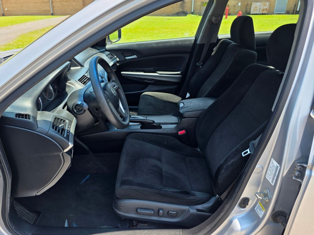 2010 Honda Accord Image 15