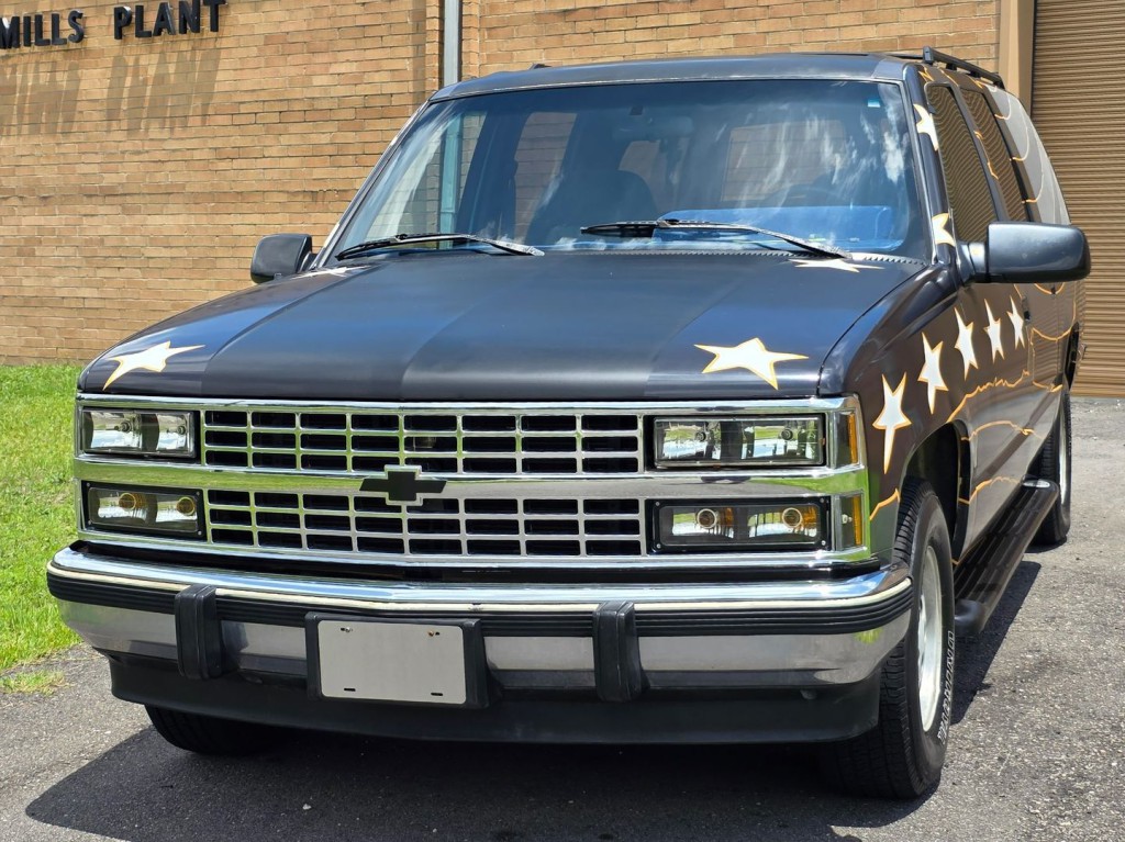 1993 Chevrolet Suburban Image 2