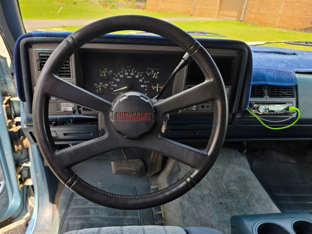 1993 Chevrolet Suburban Image 17