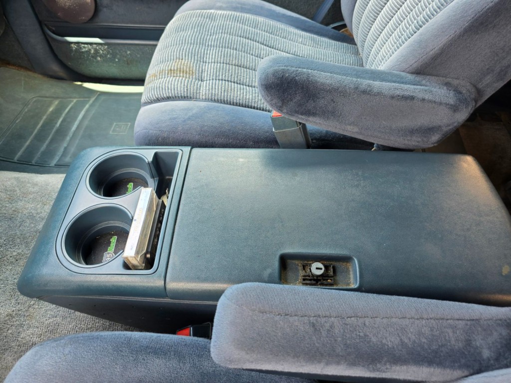 1993 Chevrolet Suburban Image 23