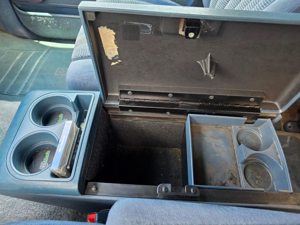 1993 Chevrolet Suburban Image 24