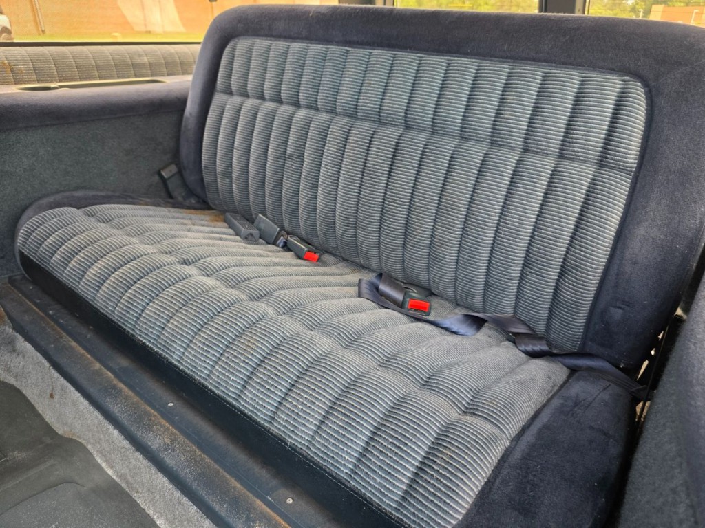 1993 Chevrolet Suburban Image 27