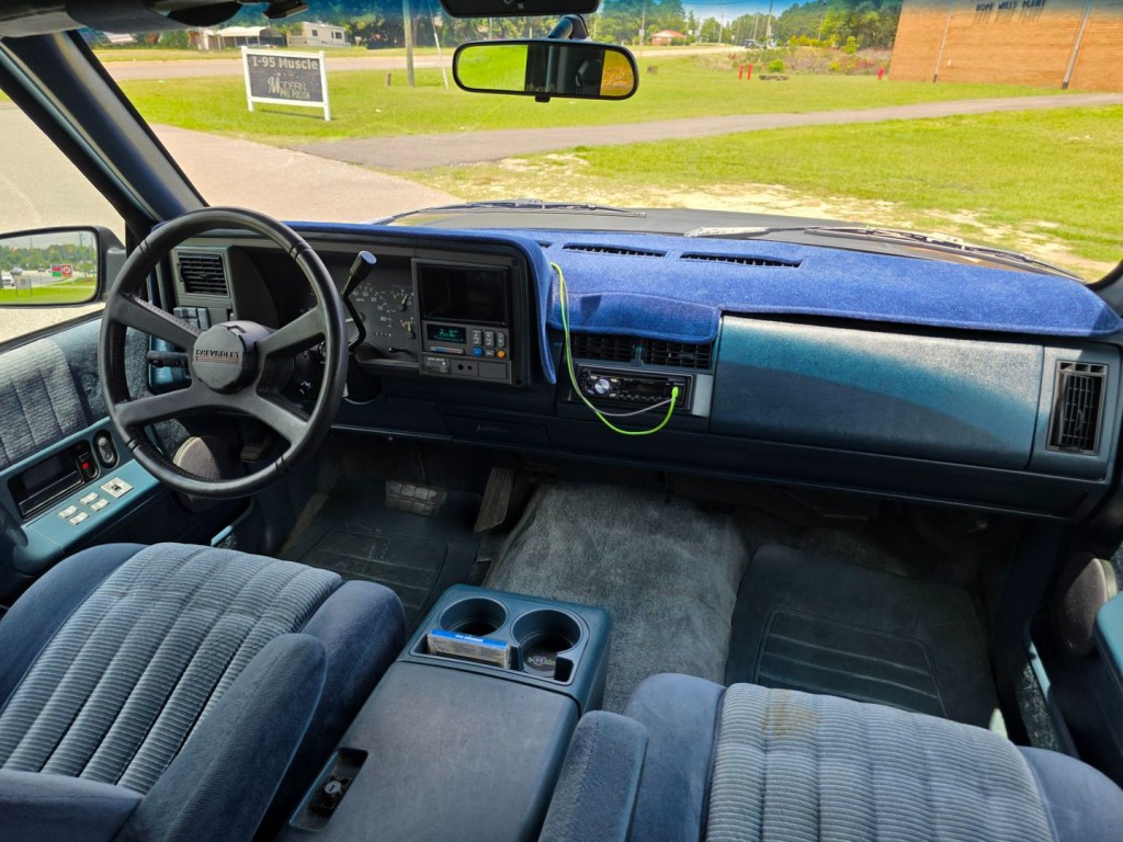 1993 Chevrolet Suburban Image 33