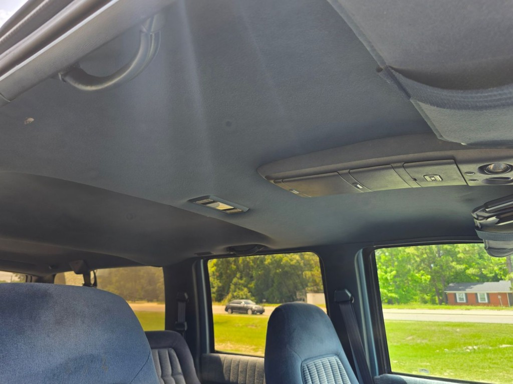 1993 Chevrolet Suburban Image 34