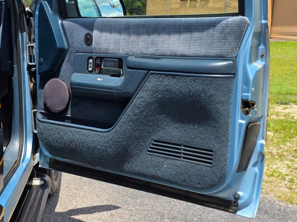 1993 Chevrolet Suburban Image 37