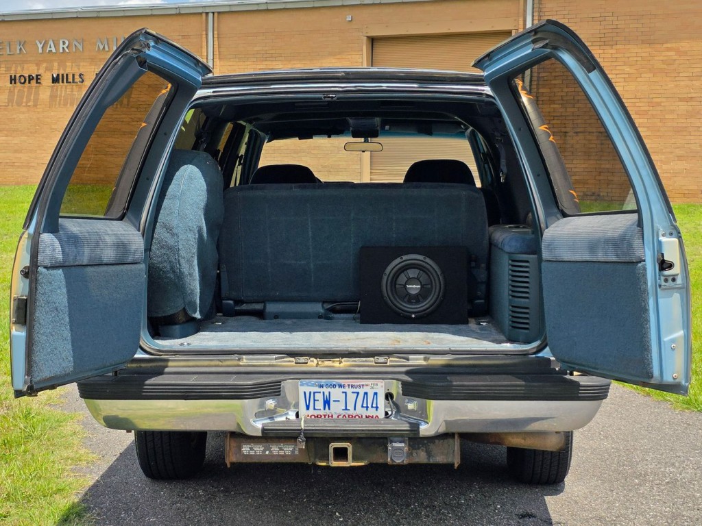 1993 Chevrolet Suburban Image 46