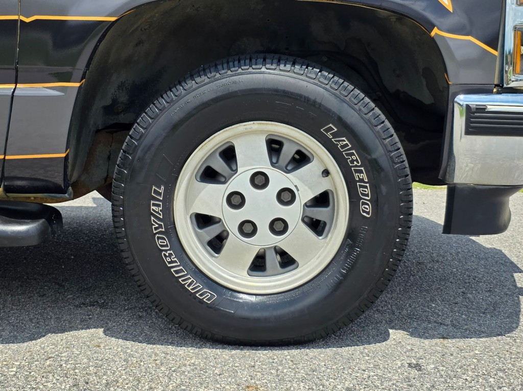 1993 Chevrolet Suburban Image 53