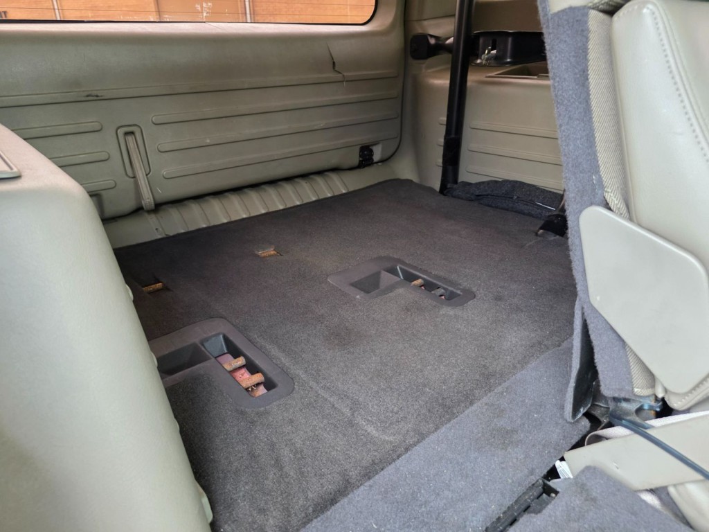 2003 HUMMER H2 Image 32