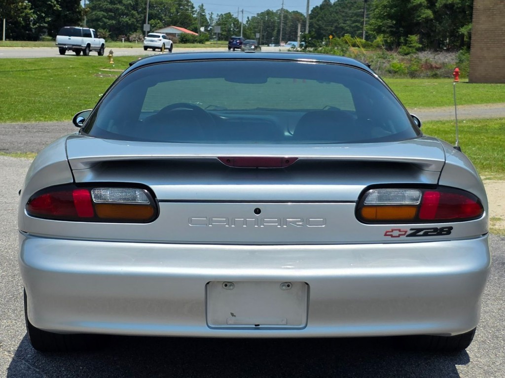 2002 Chevrolet Camaro Image 9