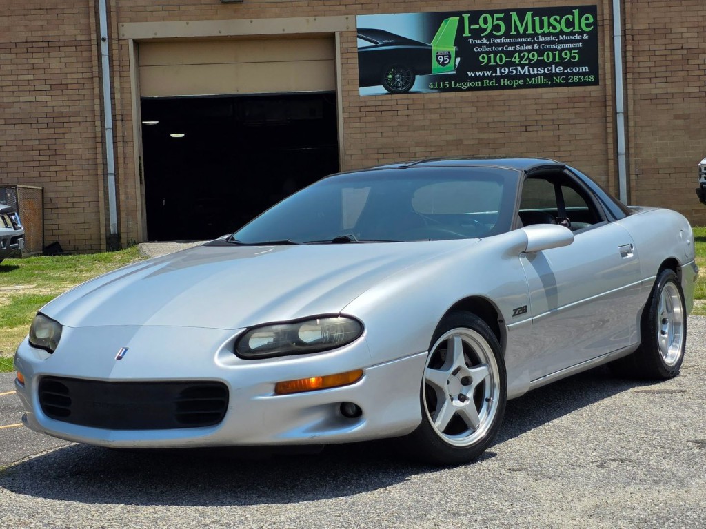 2002 Chevrolet Camaro Image 13