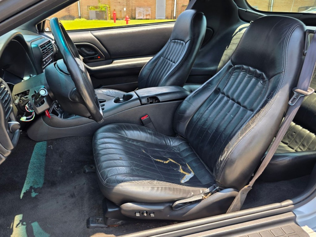 2002 Chevrolet Camaro Image 14