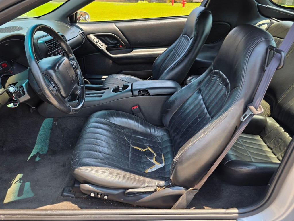 2002 Chevrolet Camaro Image 15