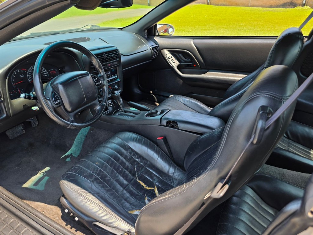 2002 Chevrolet Camaro Image 16