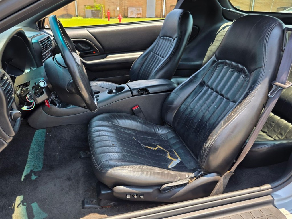 2002 Chevrolet Camaro Image 25