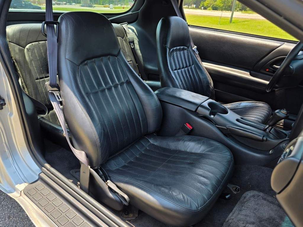 2002 Chevrolet Camaro Image 28