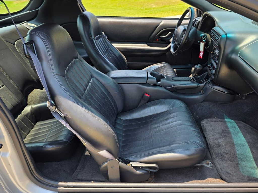 2002 Chevrolet Camaro Image 29