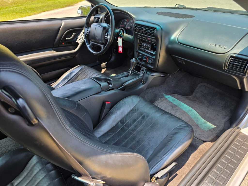2002 Chevrolet Camaro Image 30