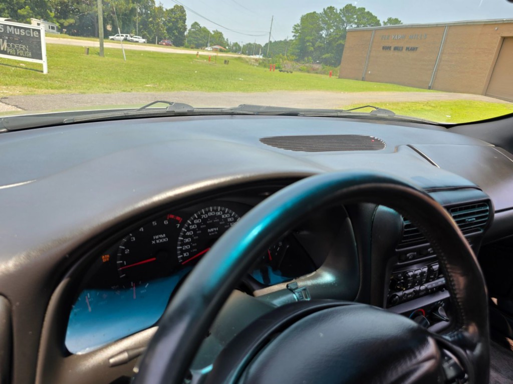 2002 Chevrolet Camaro Image 33