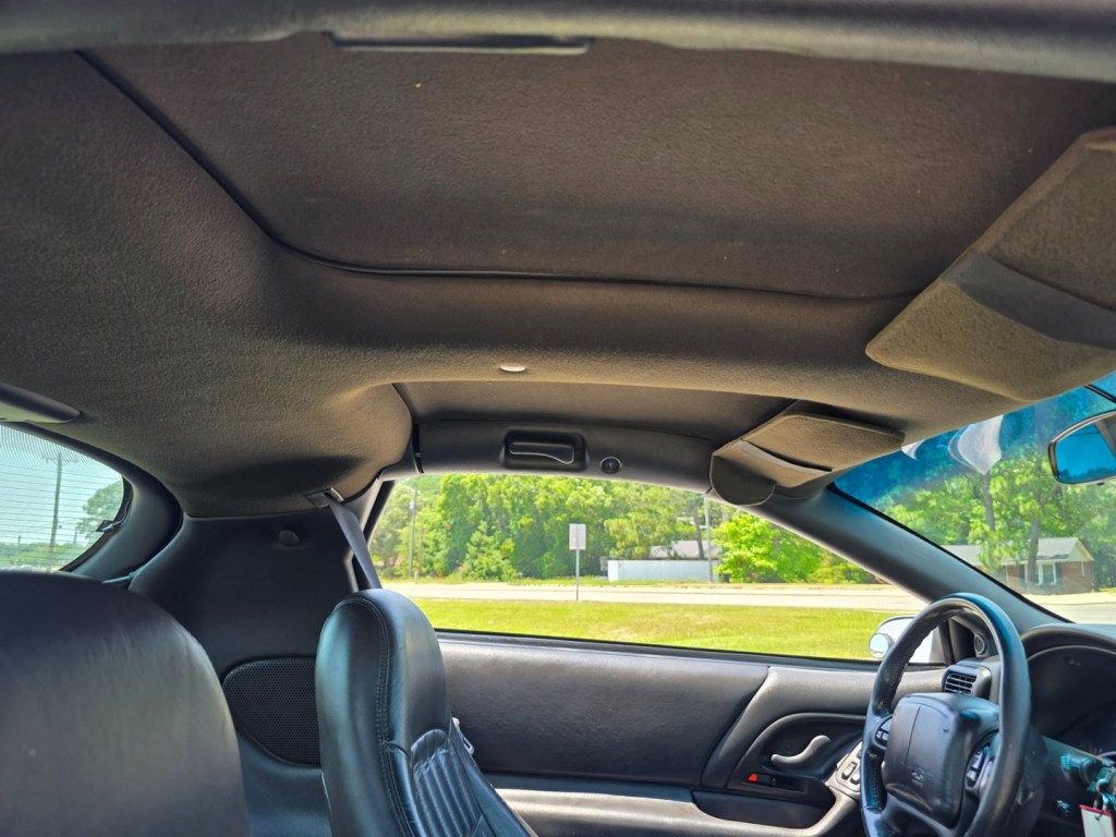2002 Chevrolet Camaro Image 35