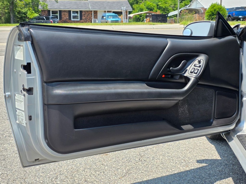 2002 Chevrolet Camaro Image 36