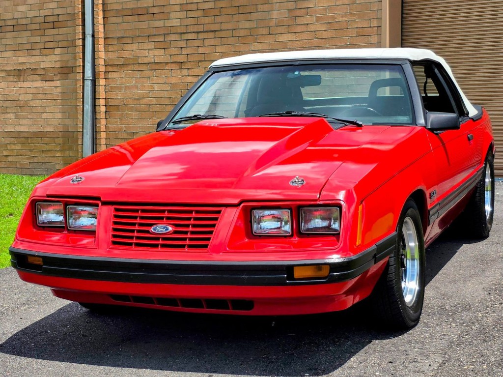 1984 Ford Mustang Image 2