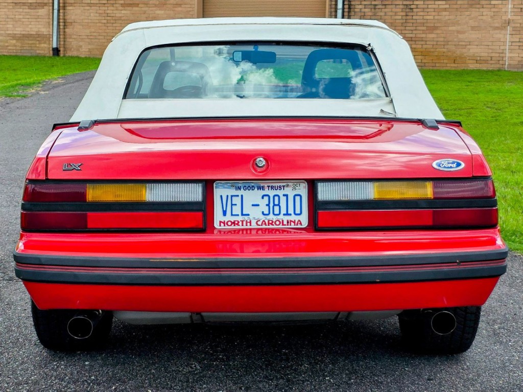 1984 Ford Mustang Image 9