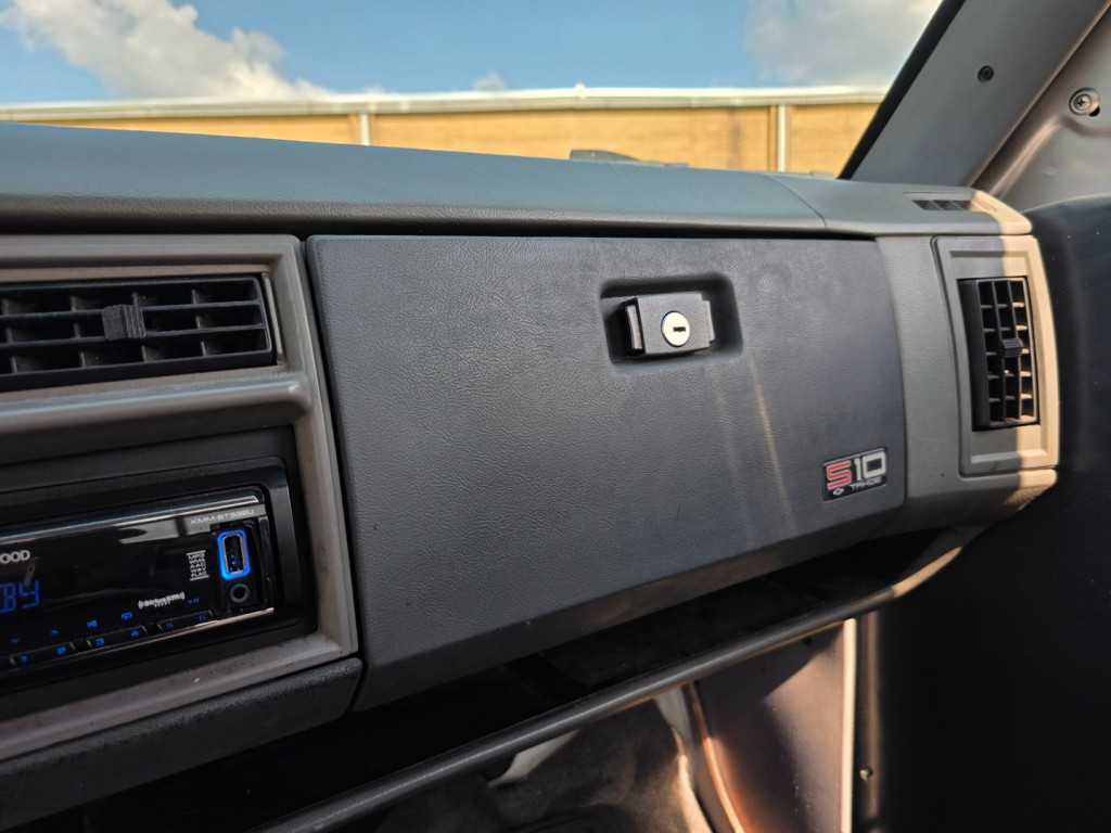 1993 GMC Sonoma Image 21