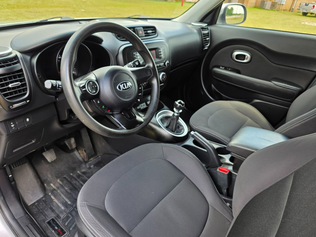 2015 Kia Soul Image 16