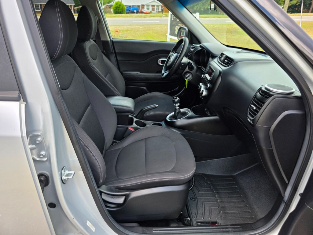 2015 Kia Soul Image 28